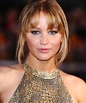 Jennifer_Lawrence_at_the_London_premiere_of_The_Hunger_Games_begging_for_an_Oscar_in_a_gold_dress_007.jpg