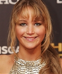 Jennifer_Lawrence_at_the_London_premiere_of_The_Hunger_Games_begging_for_an_Oscar_in_a_gold_dress_010.jpg