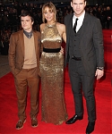 Jennifer_Lawrence_at_the_London_premiere_of_The_Hunger_Games_begging_for_an_Oscar_in_a_gold_dress_031.jpg