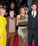 Jennifer_Lawrence_at_the_London_premiere_of_The_Hunger_Games_begging_for_an_Oscar_in_a_gold_dress_047.jpg
