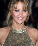 Jennifer_Lawrence_at_the_London_premiere_of_The_Hunger_Games_begging_for_an_Oscar_in_a_gold_dress_076.jpg