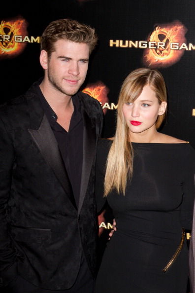 Jennifer_Lawrence_at_the_Paris_Hunger_Games_premiere_showing_a_fully_nude_back_in_a_beautiful_dress_007.jpg