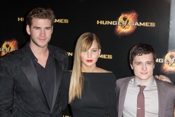 Jennifer_Lawrence_at_the_Paris_Hunger_Games_premiere_showing_a_fully_nude_back_in_a_beautiful_dress_015.jpg
