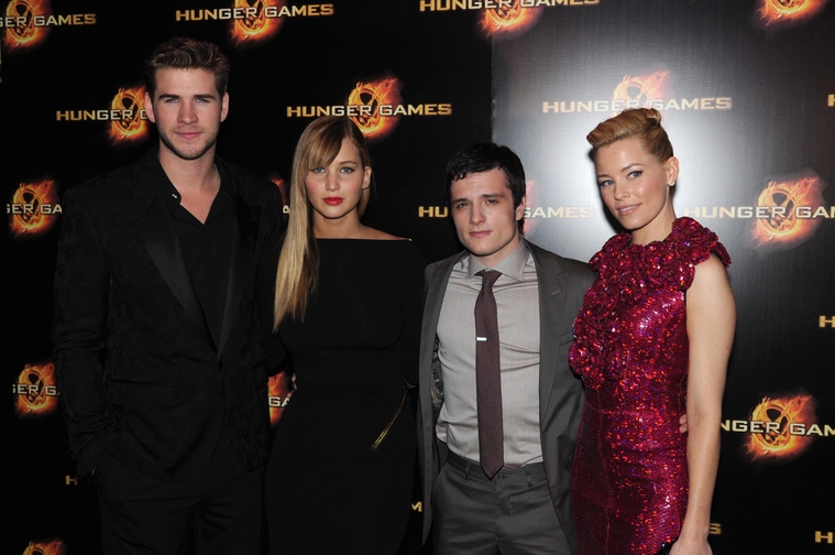 Jennifer_Lawrence_at_the_Paris_Hunger_Games_premiere_showing_a_fully_nude_back_in_a_beautiful_dress_065.jpg