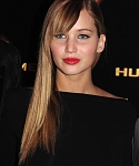 Jennifer_Lawrence_at_the_Paris_Hunger_Games_premiere_showing_a_fully_nude_back_in_a_beautiful_dress_075.jpg