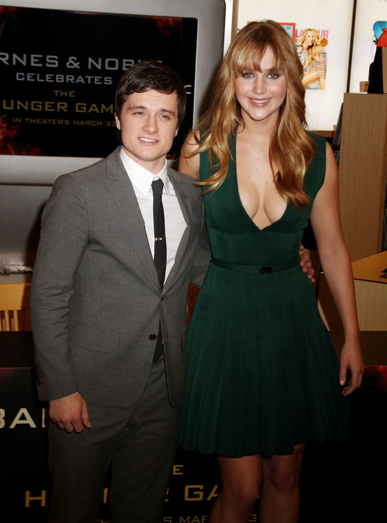 Jennifer_Lawrence_wearing_a_cute_low_cut_green_dress_at_a_book_signing_for_The_Hunger_Games_24.jpg