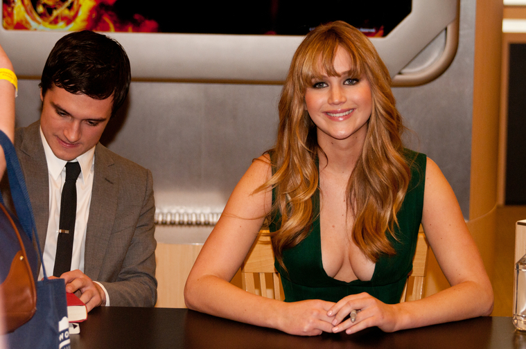 Jennifer_Lawrence_wearing_a_cute_low_cut_green_dress_at_a_book_signing_for_The_Hunger_Games_29.jpg