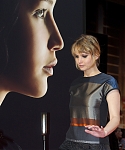 Jennifer_Lawrence_in_a_sexy_hot_dress_at_the_Madrid_premiere_of_The_Hunger_Games_in_Spain_36.jpg