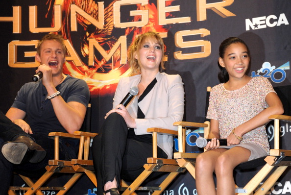 Jennifer_Lawrence_promoting_The_Hunger_Games_mall_promotion_tour_03.jpg