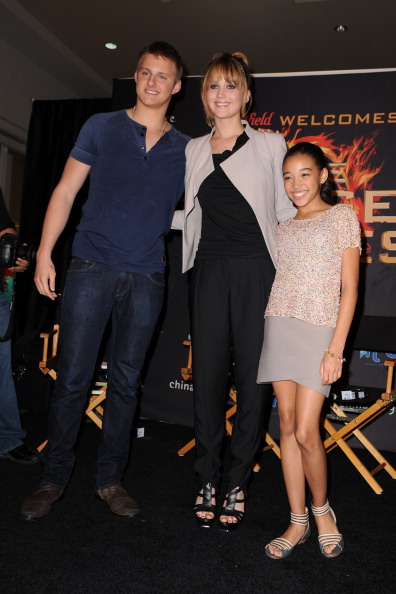 Jennifer_Lawrence_promoting_The_Hunger_Games_mall_promotion_tour_33.jpg