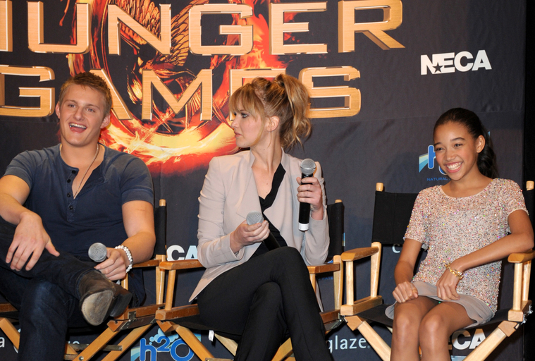 Jennifer_Lawrence_promoting_The_Hunger_Games_mall_promotion_tour_48.jpg