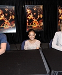 Jennifer_Lawrence_promoting_The_Hunger_Games_mall_promotion_tour_11.jpg
