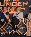 Jennifer_Lawrence_promoting_The_Hunger_Games_mall_promotion_tour_21.jpg