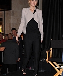 Jennifer_Lawrence_promoting_The_Hunger_Games_mall_promotion_tour_31.jpg