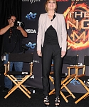 Jennifer_Lawrence_promoting_The_Hunger_Games_mall_promotion_tour_34.jpg