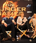 Jennifer_Lawrence_promoting_The_Hunger_Games_mall_promotion_tour_41.jpg
