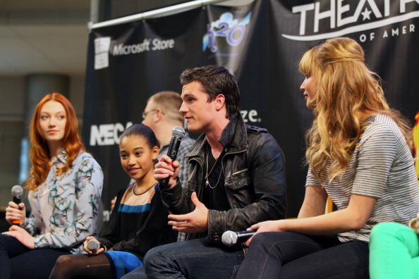 Jennifer Lawrence looking as beautiful as always at The Hunger Games mall tour at Mall of America!
