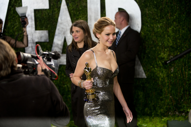 jlaw_events_2013oscarparty_001.jpg