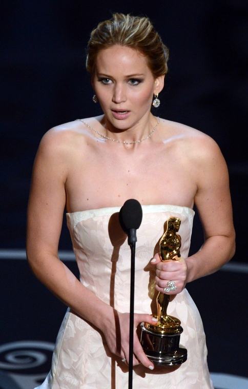 jlaw_events_24feb2013_academyawards_007.jpg