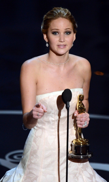 jlaw_events_24feb2013_academyawards_009.jpg