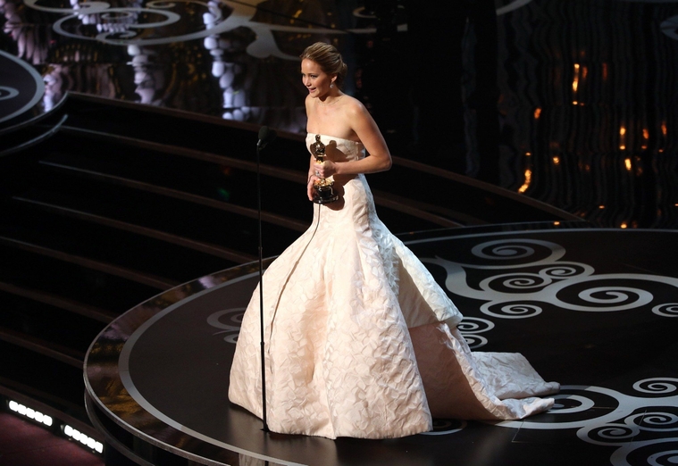 jlaw_events_24feb2013_academyawards_018.jpg