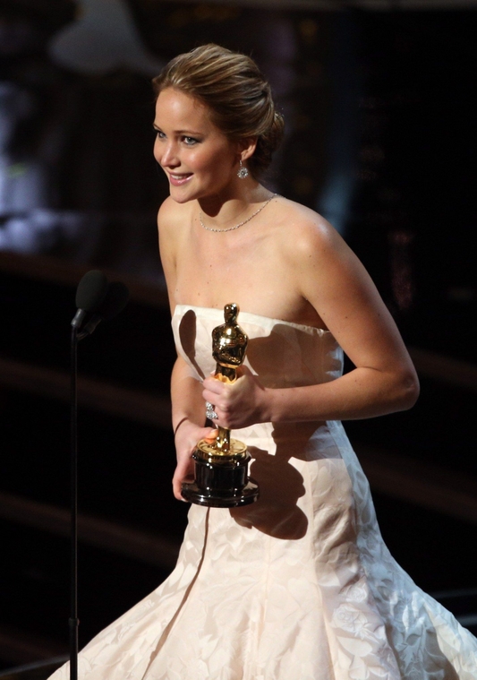 jlaw_events_24feb2013_academyawards_019.jpg