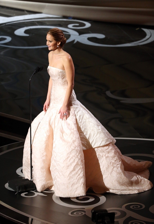 jlaw_events_24feb2013_academyawards_031.jpg