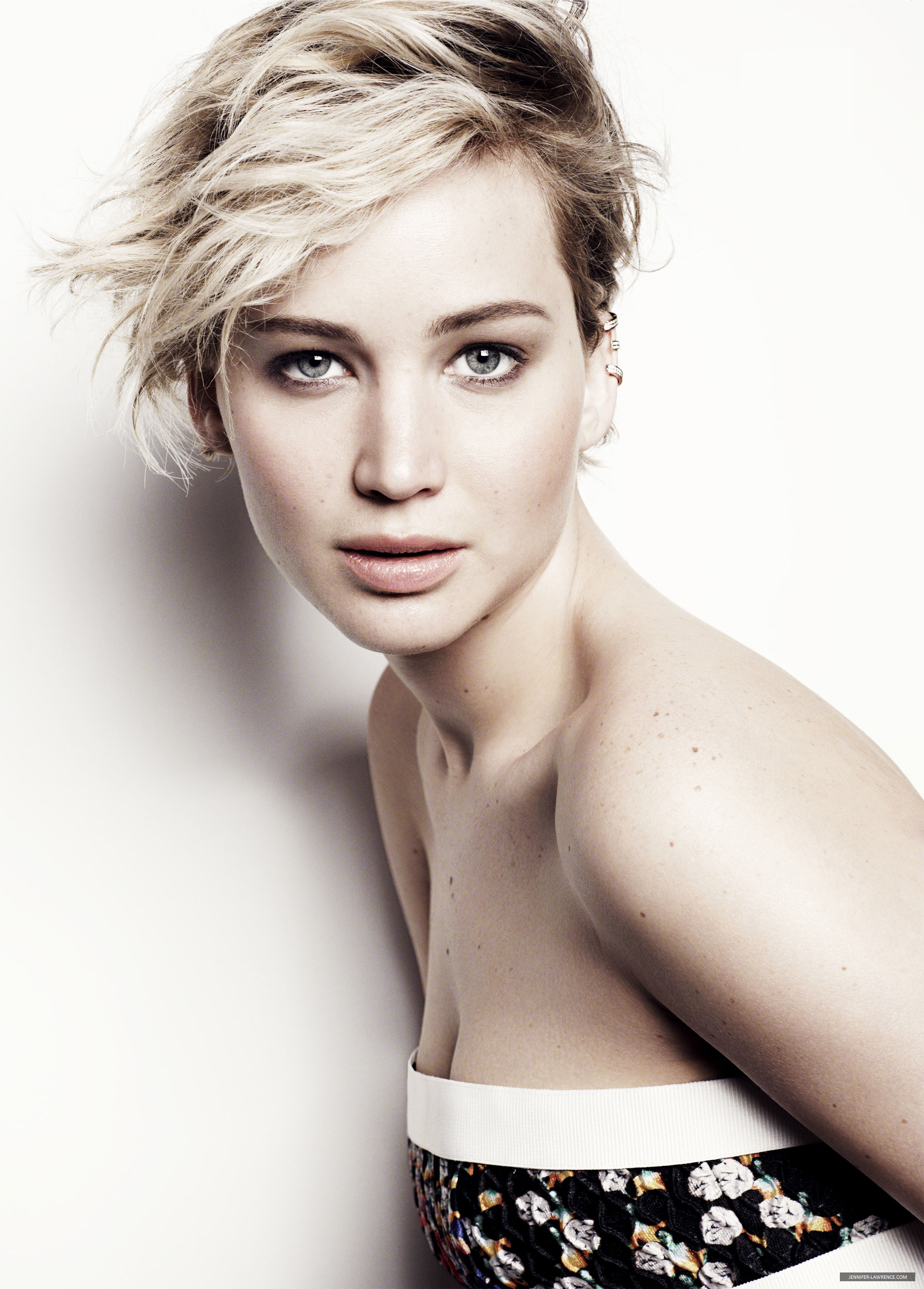 mcx-jennifer-lawrence-june-2014-cover-look-2-lgn.jpg