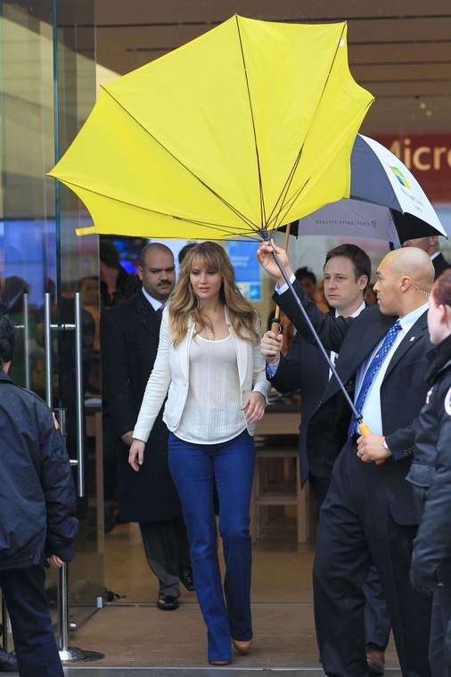 March_10_-_The_Hunger_Games_Mall_Tour_in_Seattle_283629.jpg