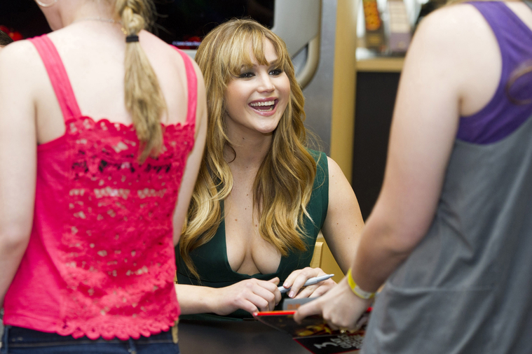 March_20_-__The_Hunger_Games_signing_event_at_Barnes___Noble_in_NYC_284629.jpg