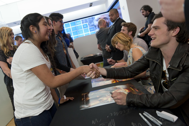 March_3_-_The_Hunger_Games_Mall_Tour_in_L_2810029.jpg