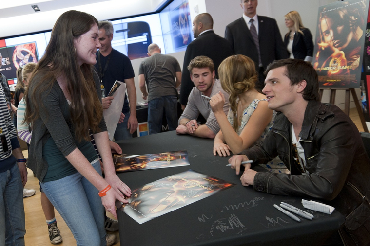March_3_-_The_Hunger_Games_Mall_Tour_in_L_2810129.jpg