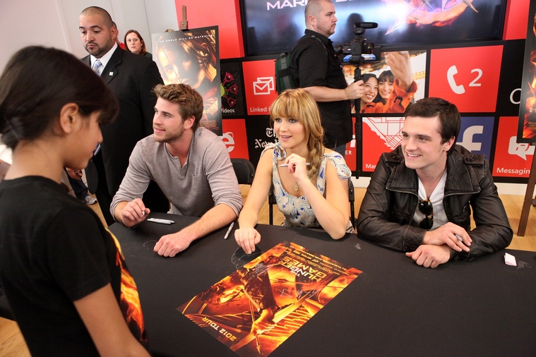 March_3_-_The_Hunger_Games_Mall_Tour_in_L_2812529.jpg