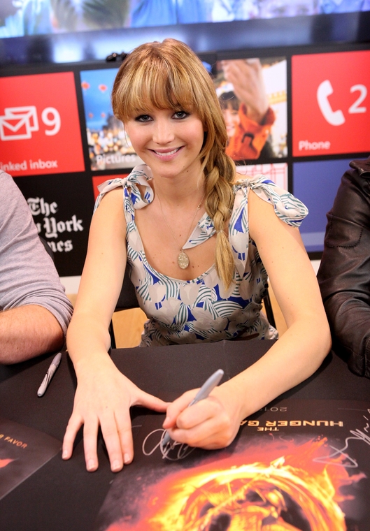March_3_-_The_Hunger_Games_Mall_Tour_in_L_2813329.jpg