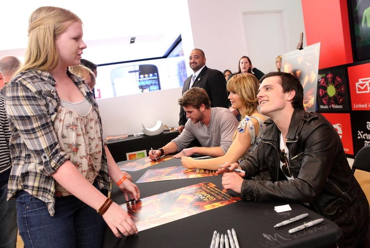 March_3_-_The_Hunger_Games_Mall_Tour_in_L_2813529.jpg