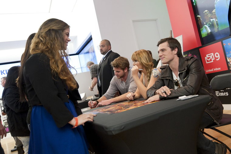 March_3_-_The_Hunger_Games_Mall_Tour_in_L_286029.jpg