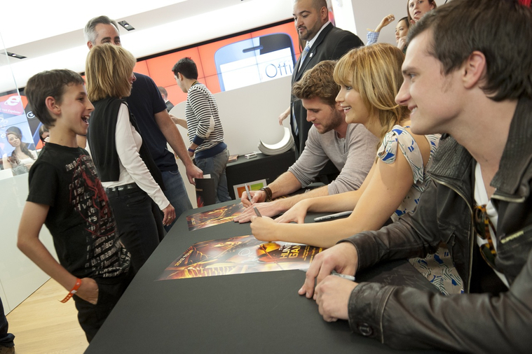 March_3_-_The_Hunger_Games_Mall_Tour_in_L_287029.jpg