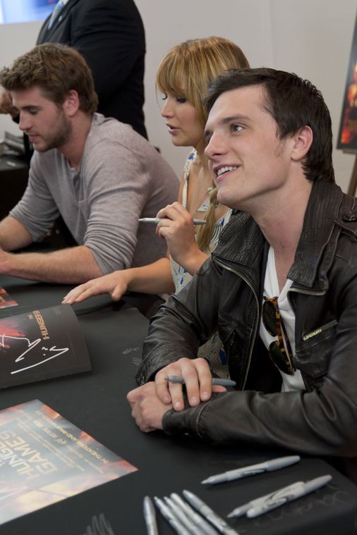 March_3_-_The_Hunger_Games_Mall_Tour_in_L_288029.jpg