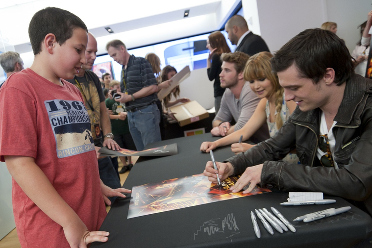 March_3_-_The_Hunger_Games_Mall_Tour_in_L_288429.jpg