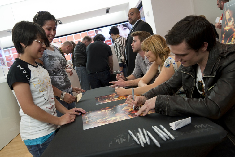 March_3_-_The_Hunger_Games_Mall_Tour_in_L_289229.jpg