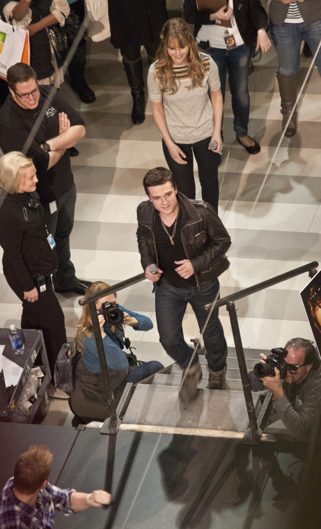 March_9_-_The_Hunger_Games_Mall_Tour_in_Minneapolis_281029.jpg