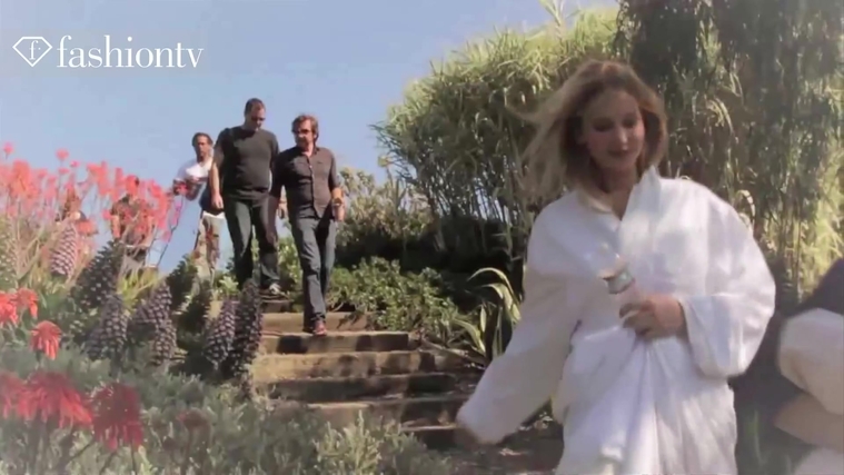 Marie_Claire_UK_28270729_5BBehind_the_Scenes5D.jpg