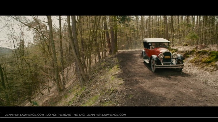 Serena_clip_-_Bradley_Cooper___Jennifer_Lawrence_022.jpg