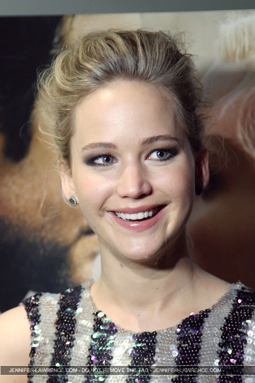 XS_March_21_-_Attends_a_screening_of___Serena___281229.JPG