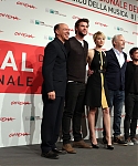 November_14_-_The_Hunger_Games_Catching_Fire_Photocall_in_Rome_2811129.jpg